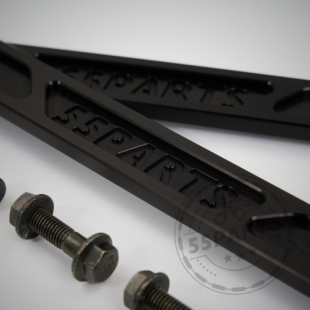 Exklusive Domstreben-Vorderachse aus Billet-Aluminium passend für BMW 2er G42, 3er G2x und 4er G2x, dargestellt mit Schrauben auf hellem Hintergrund, zur Verbesserung der Karosseriesteifigkeit.