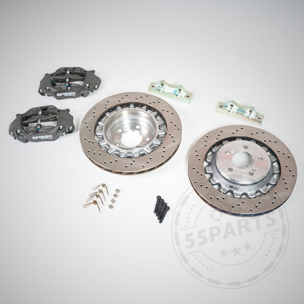 55Parts Special: AP Racing CP9449 Big Brake Kit für Hinterachse mit original 380x28 BMW-Rotor, kompatibel mit BMW M2, M3, M4 (F80, F82, F83, F87), enthält zwei schwarze Bremssättel und alle Halterungen und Montageteile.