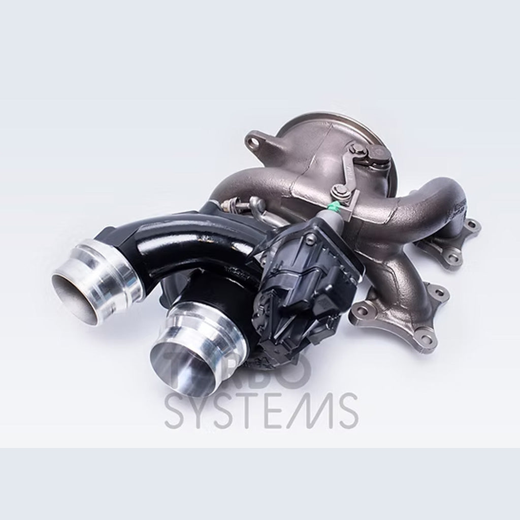 Turbosystems Upgrade Turbolader mit Metallrohren und Gehäuse, passend für BMW Z4 M40i und Toyota Supra B58C Gen 2 (2-Port Krümmer), auf hellem Hintergrund.