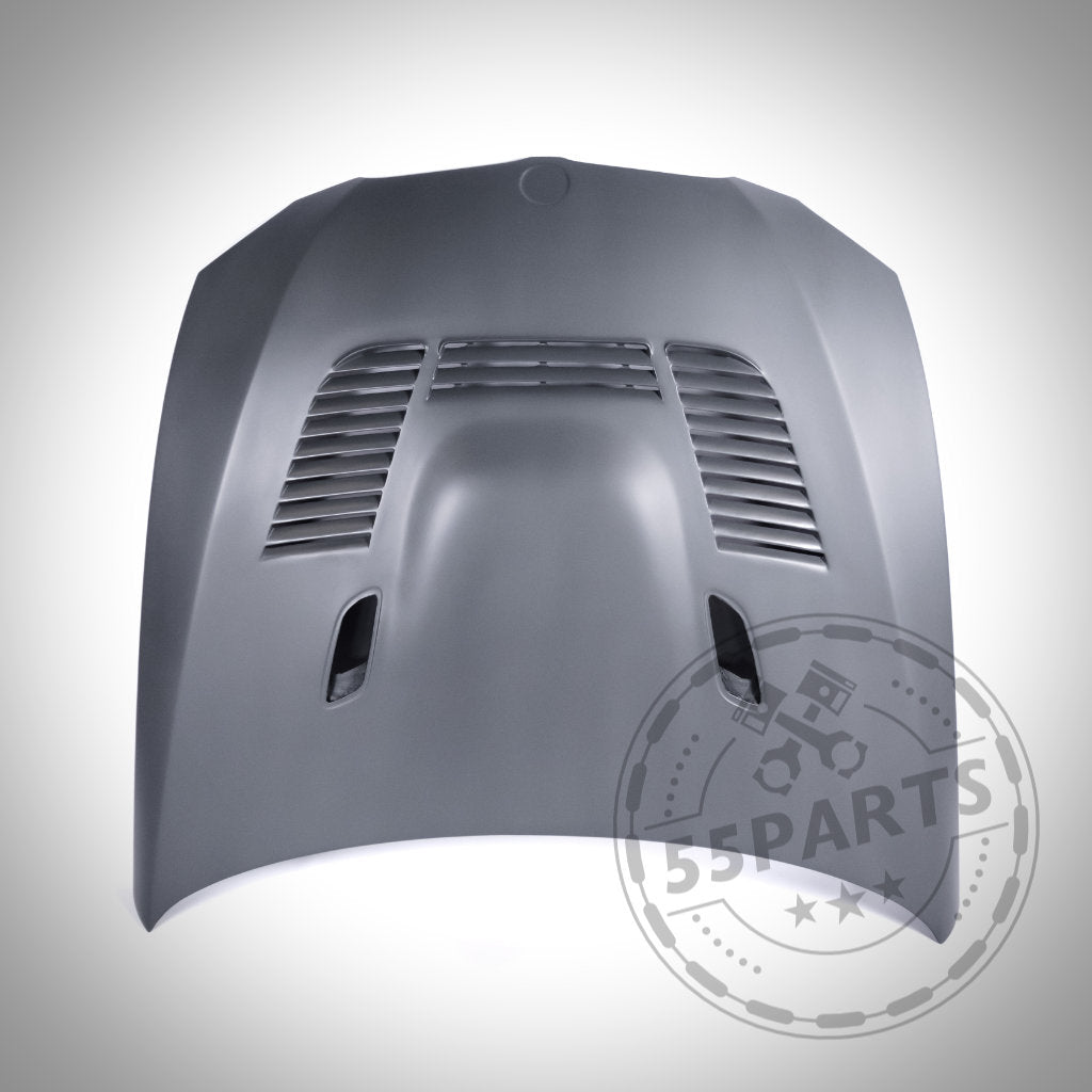 Eine mattgraue Carbon Motorhaube passend für BMW E9x M3 (wahlweise im GTR Look) mit Lufteinlässen steht für Qualität und Service und zeigt unten rechts ein dezentes Wasserzeichen.