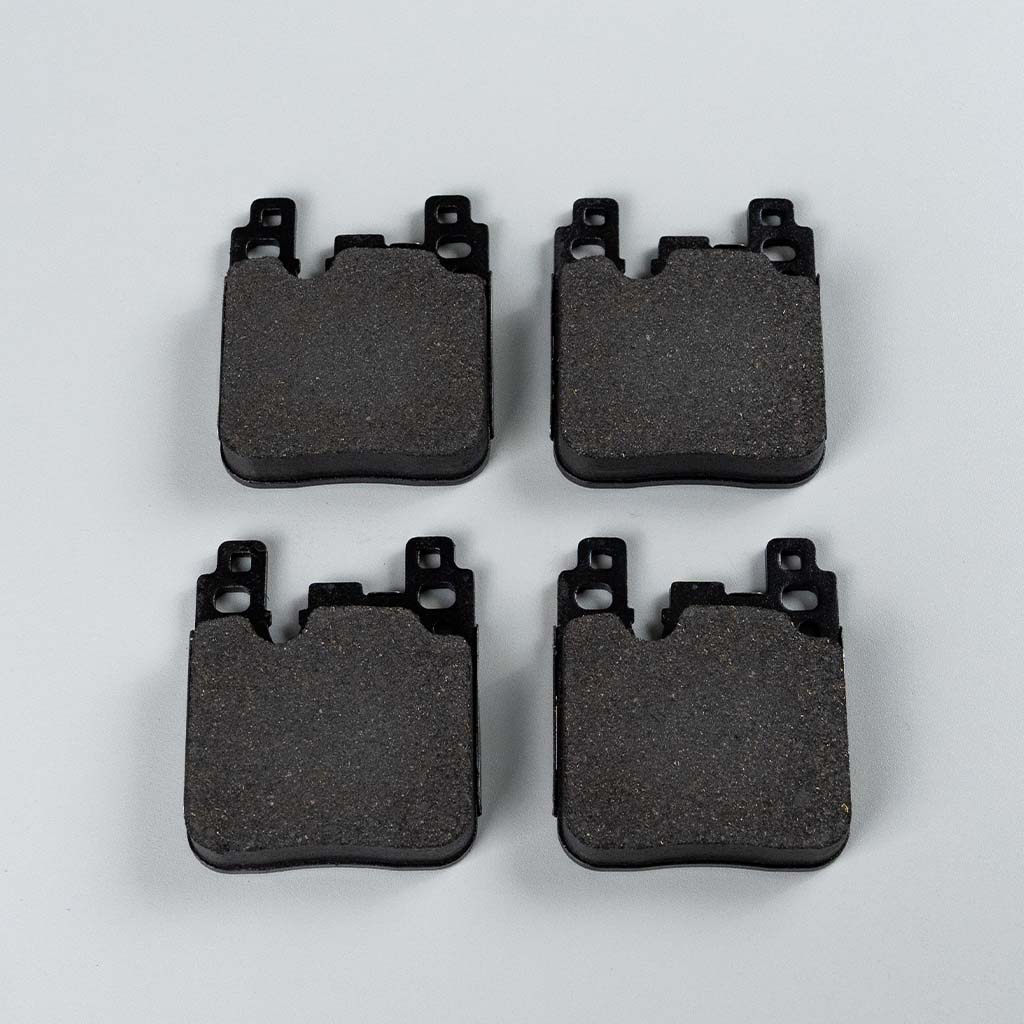 Ferodo Bremsbeläge 4-Kolben Anlage (ohne Ceramic) passend für BMW M135i/40i, M235i/40i, 335i/40i, 435i/40i, M2, M3 und M4 (F-Serie)