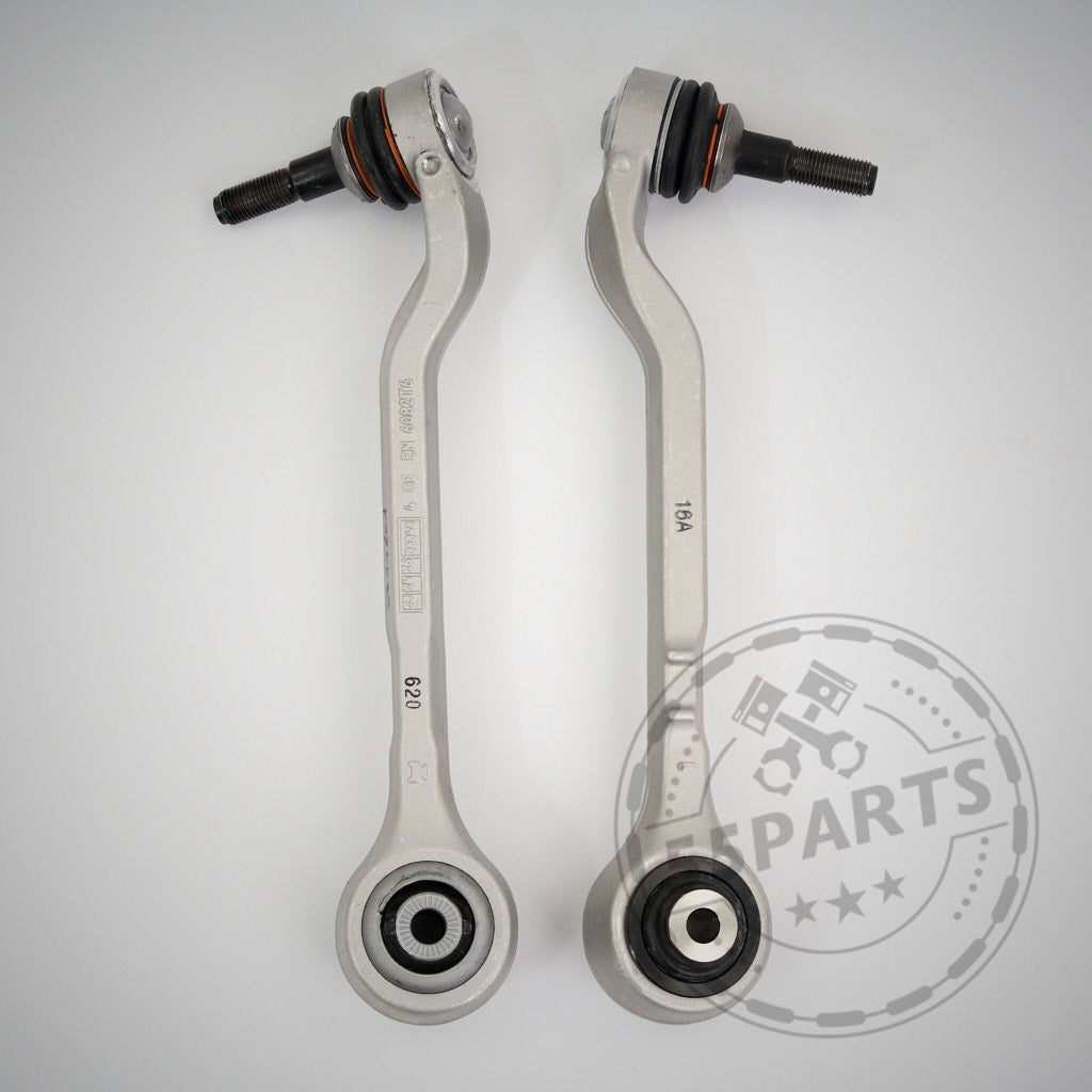 Zwei silberne OEM-Querlenker mit NoFlex-Lagern passend für BMW 1er, 2er, 3er, 4er F-Serie (F2x, F3x) inkl. xDrive Modelle – alle Motoren – mit schwarzen Kugelgelenken auf weißem Hintergrund. Ideal für Fahrwerksmodifikationen.