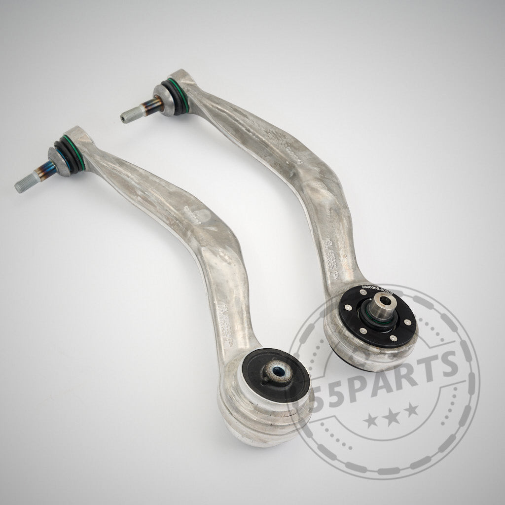 Zwei silberne OEM-Zugstreben mit NoFlex-Lagern passend für BMW 2er, 3er, 4er G-Serie (G2x/G42), inkl. xDrive/alle Motoren, auf heller Oberfläche mit schwachem 55Parts-Wasserzeichen – ideal für Fahrwerksmodifikationen oder Upgrades.