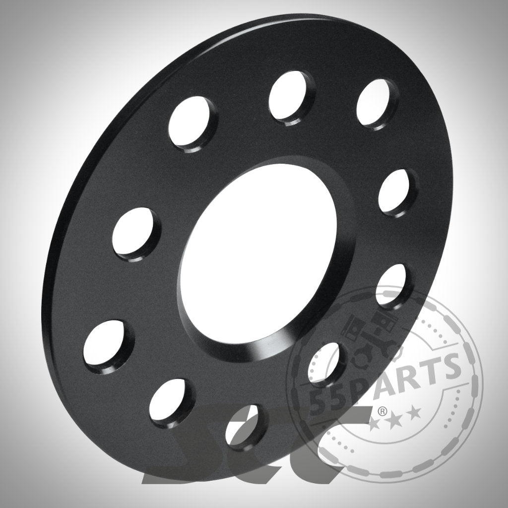 Schwarze runde 55Parts Distanzscheiben-Spurplatten mit acht Löchern und einem großen Mittelloch, konzipiert für (fast) alle BMW-Modelle, ideal für Fahrwerks- oder andere Fahrzeugmodifikationen, abgebildet auf hellem Hintergrund.