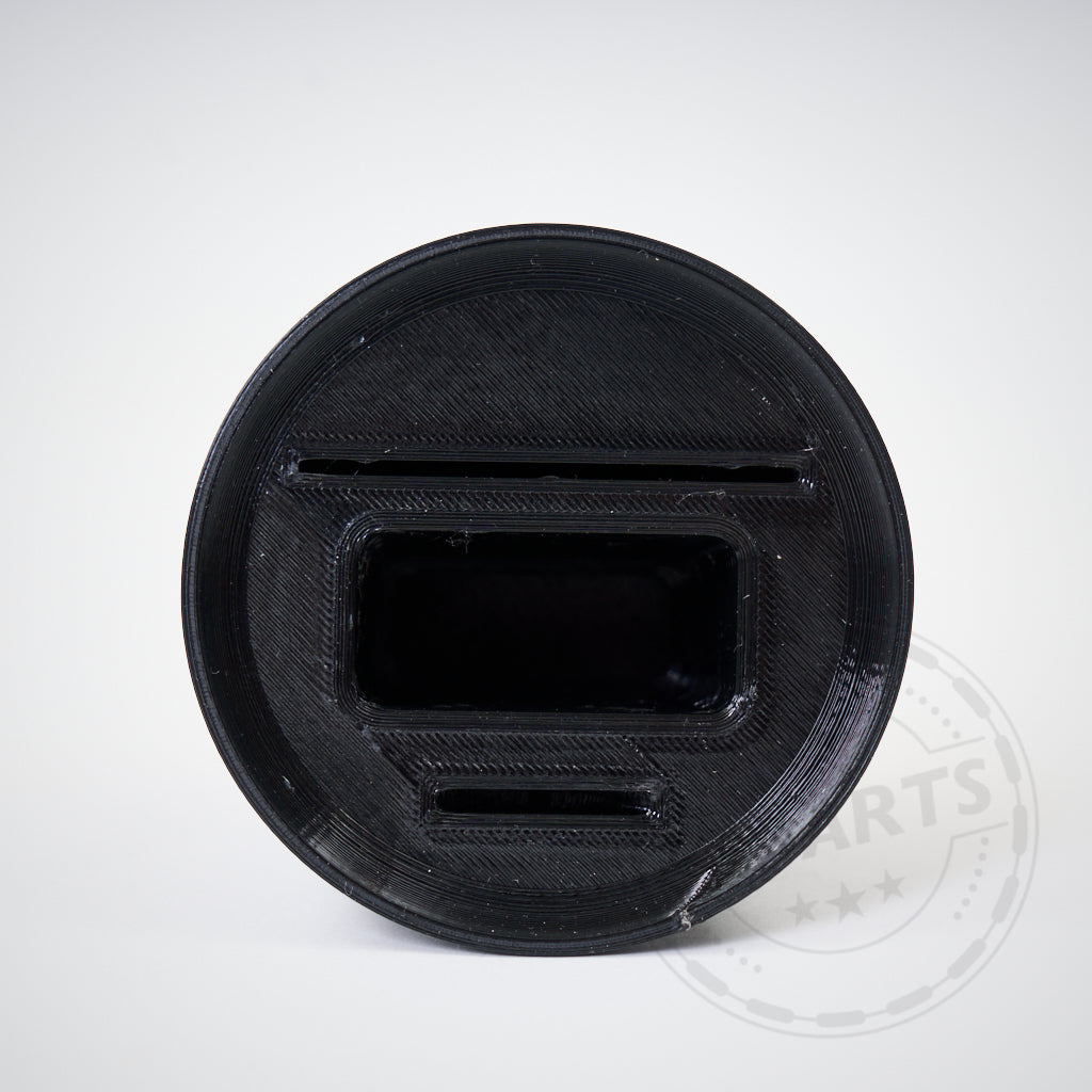 Schwarzer, runder 3D-Druck-Einsatz aus Kunststoff mit Schlitzdesign, passend als Becher- und Schlüsselhalter im Toyota Yaris GR.