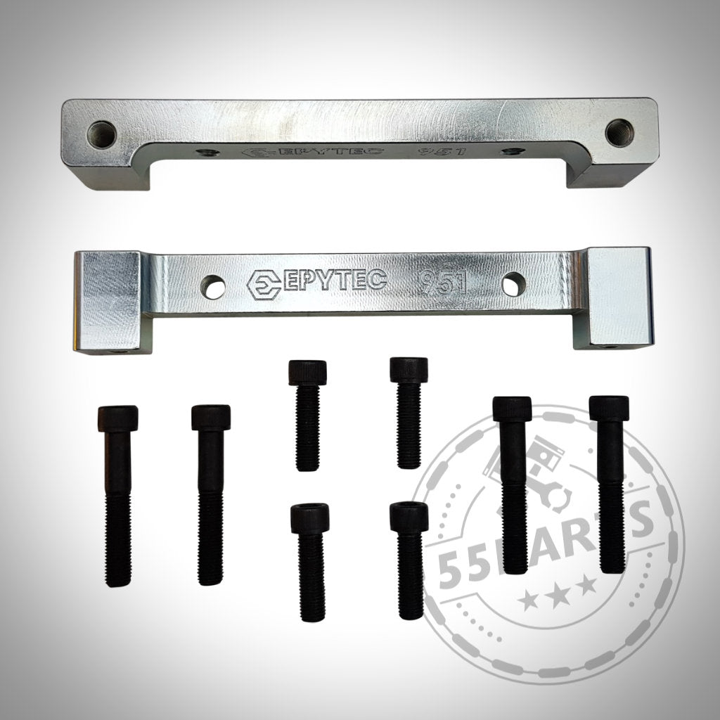 Zwei silberne Halterungen, acht schwarze Schrauben und ein Epytec-Logo mit 55Parts-Wasserzeichen. Kompatibel mit BMW E92/E93/E91 M3 4.0 V8 1M, passt auf Porsche 997 380 x 30 mm Bremsscheibe mit Bremssatteladapter von Epytec.