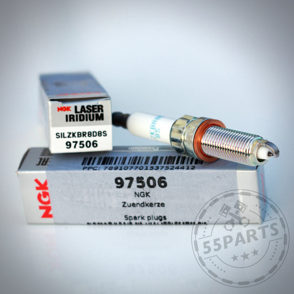 Zündkerzen-Set NGK 97506 (SILZKBR8D8S) mit sichtbarer Verpackung, Produktcode und NGK-Branding. Perfekt für präzisen Zündwinkel bei erhöhtem Ladedruck.