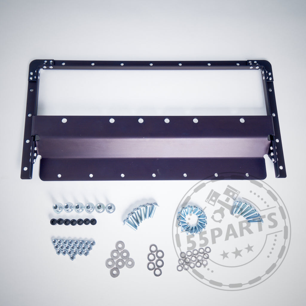 ATmade AirFlow-Upgrade. Exklusiv abgebildet: Metallrahmen mit Montageteilen und Befestigungselementen auf weißer Oberfläche; 155Parts-Wasserzeichen in der Ecke.