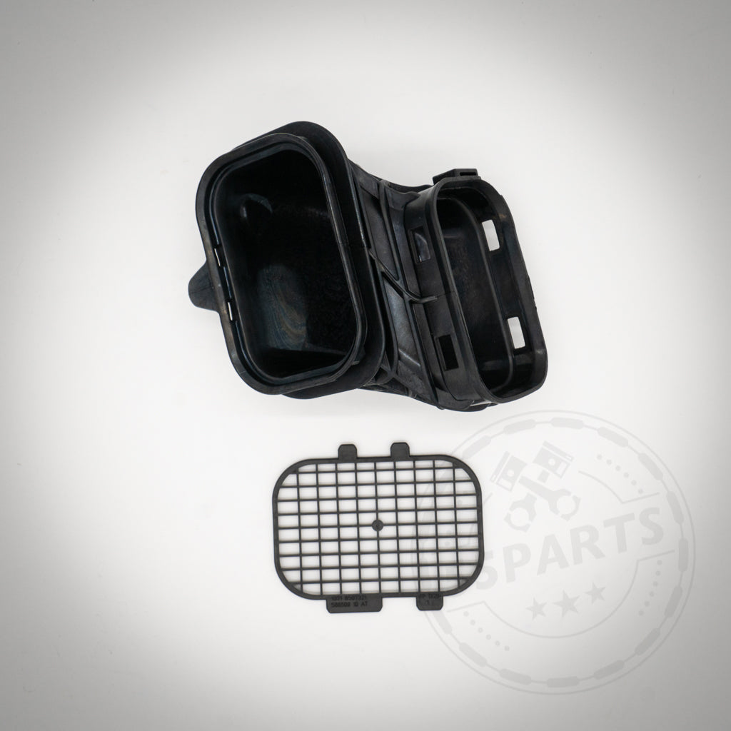 Auf weißem Hintergrund ist die Heißlandausführung Ansaugschnorchel Upgrade abgebildet, ein schwarzes Kunststoff-Luftfiltergehäuse mit abnehmbarer Gitterabdeckung für die Modelle BMW M140i, M240i, 340i, 440i und B48 von BMW.