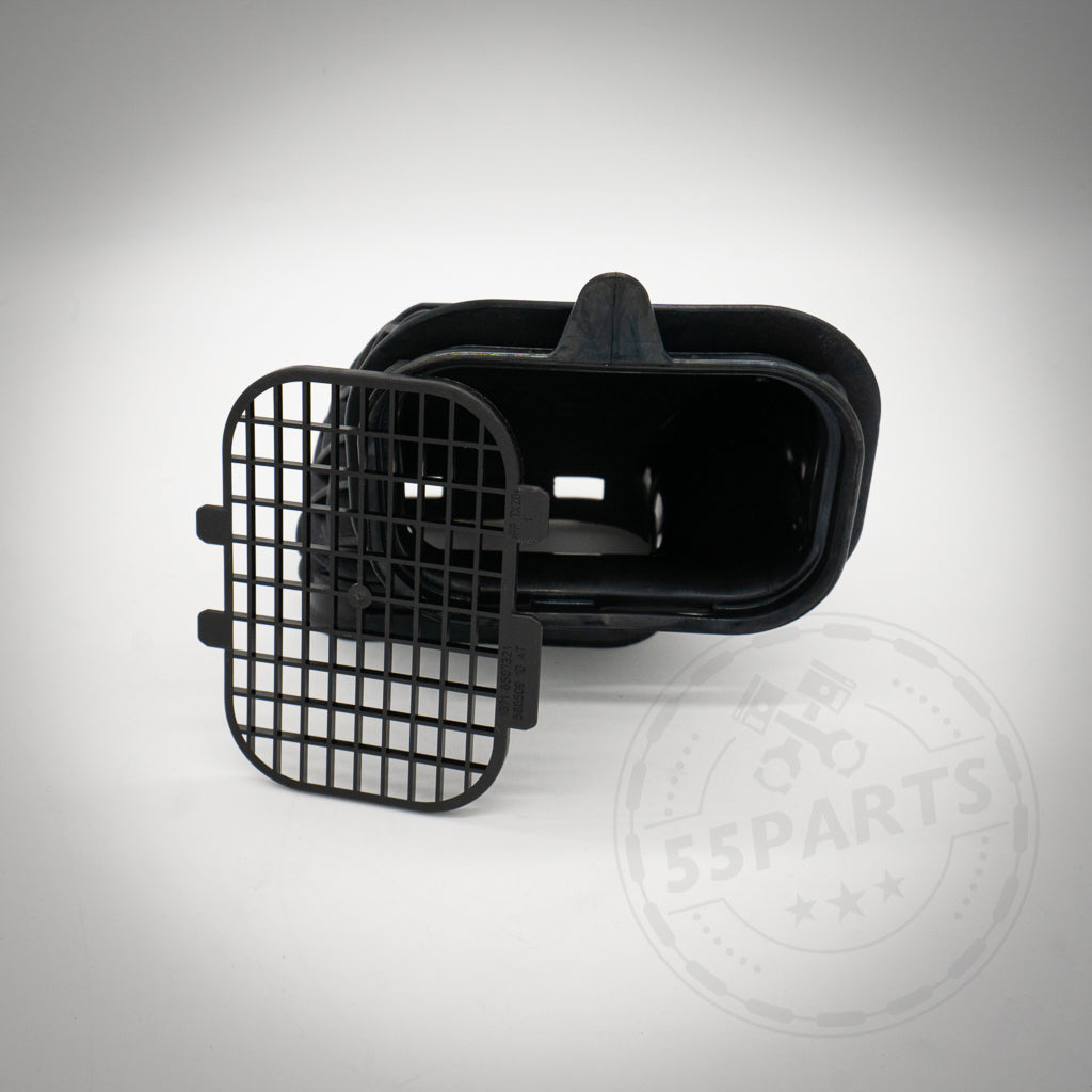 Das Ansaugschnorchel-Upgrade von BMW in Heißlandausführung, kompatibel mit den Modellen M140i, M240i, 340i, 440i und B48, verfügt über eine rechteckige Autolüftung aus schwarzem Kunststoff mit abnehmbarer Gitterabdeckung; abgebildet auf hellgrauem Hintergrund.