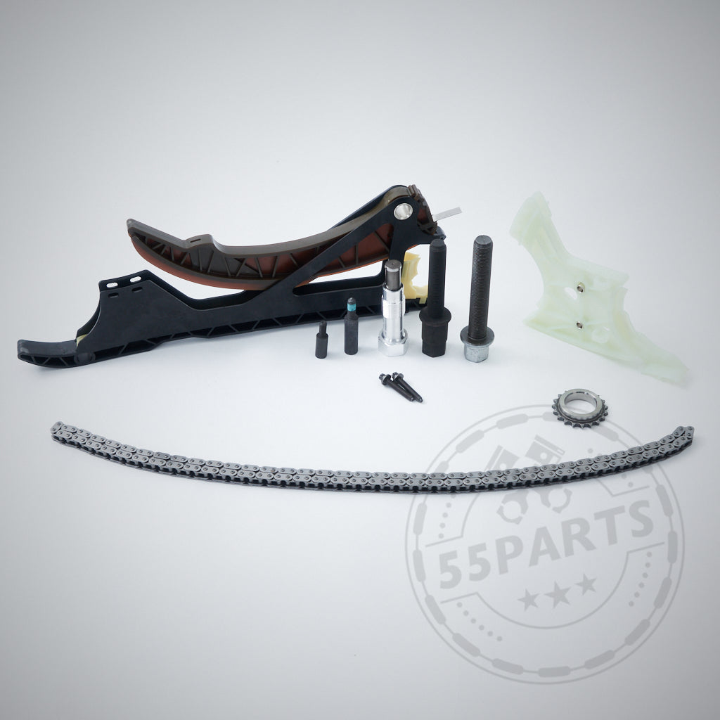 55Parts Exclusive: Einbauset für einteiligen Crank Hub Fix /Kurbelwellensicherung passend für BMW M2 Competition, M3, M4 S55 – inklusive Kette, Führungen, Schrauben, Zahnrad und Hub auf hellem Hintergrund.