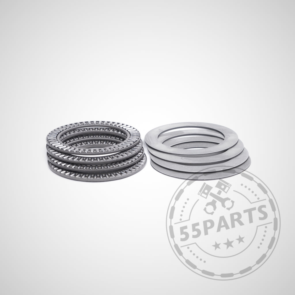 Zwei Stapel 55Parts Special BMW Motorsport Federunterlage mit Nadellager für 60-mm-Federn, einer mit geriffelten Kanten, auf weißem Hintergrund mit einem schwachen BMW Motorsport-Wasserzeichen.