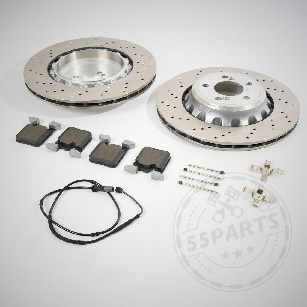 Das 55Parts Spezial-Bremsen-Upgrade-Set Hinterachse F-Serie passt für die blauen Bremsen F8x M2, M3, M4 – inklusive zwei gelochten Bremsscheiben, vier Bremsbelägen, Sensorkabel und Clips. Perfekt für Rennstrecken- und BMW-Bremsen-Upgrades.