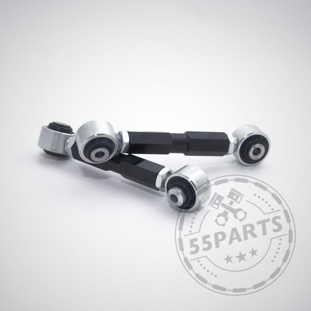 Zwei schwarz-silberne 55Parts Uniball-Führungslenker Hinterachse, passend für BMW 1er E8x, 1er M Coupe und 3er M3 E9x, dargestellt auf hellem Hintergrund – ideal für Fahrwerkmodifikationen. Ein sichtbares 55Parts-Wasserzeichen.