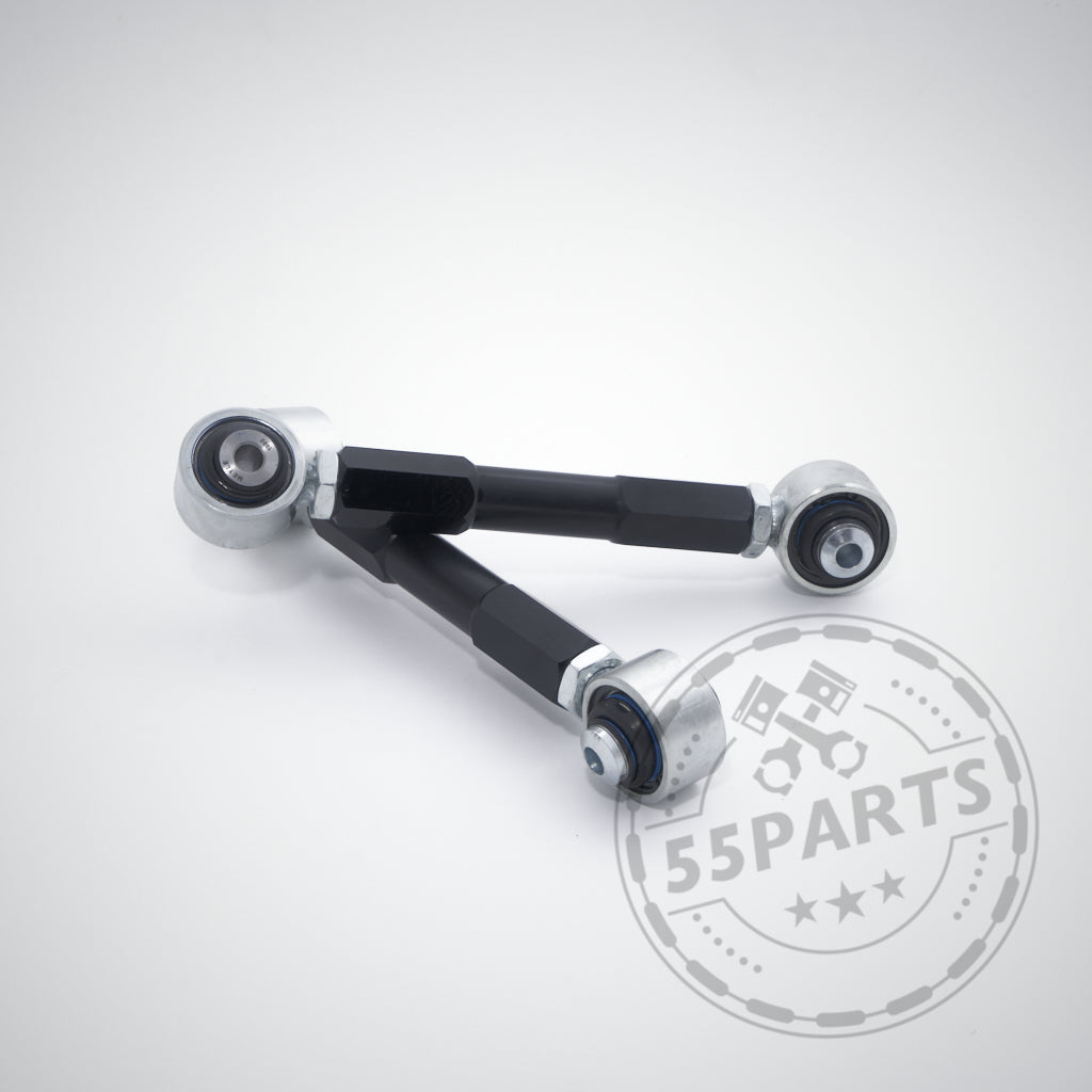 Zwei schwarze Uniball-Hinterradquerlenker, entwickelt passend für BMW 1er E8x, 1er M Coupé und 3er M3 E9x, abgebildet auf weißem Hintergrund neben einem 55Parts-Logo-Wasserzeichen.
