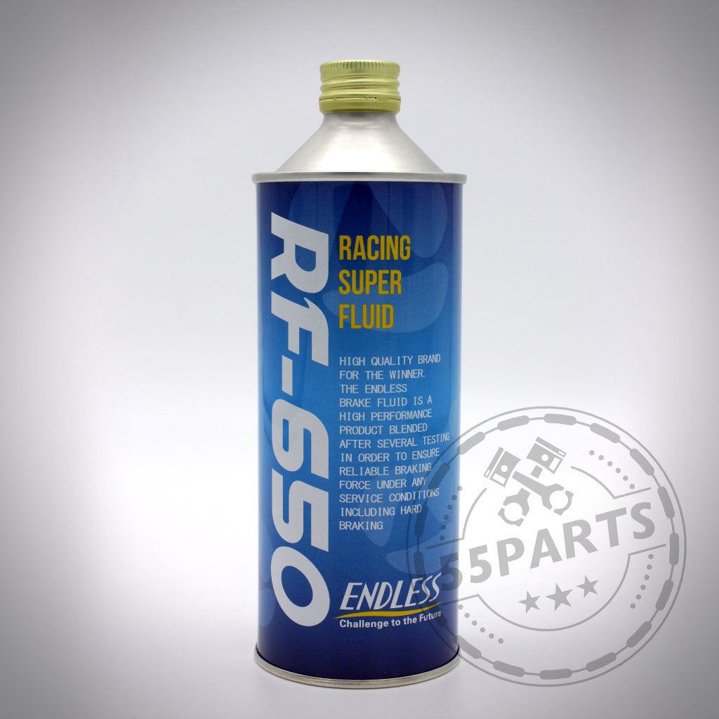 Vor einem weißen Hintergrund ist eine blaue Dose Endless RF-650 Rennbremsflüssigkeit von Endless mit silbernem Deckel zu sehen.