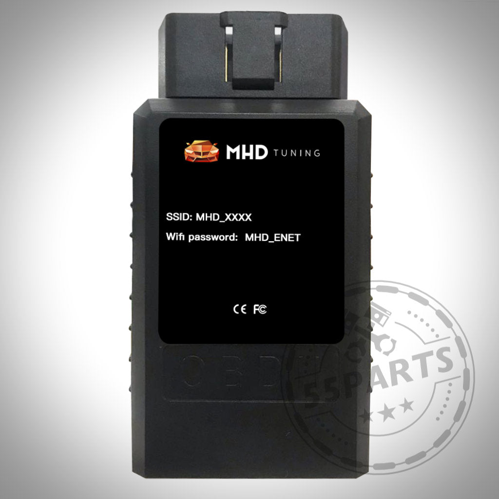 Der MHD Tuning MHD Wireless OBDII WiFi Adapter in Schwarz, abgebildet mit SSID- und Passwort-Etikett auf weißem Hintergrund, ist perfekt passend für BMW N54-Fans, die die Tuning-App verwenden.