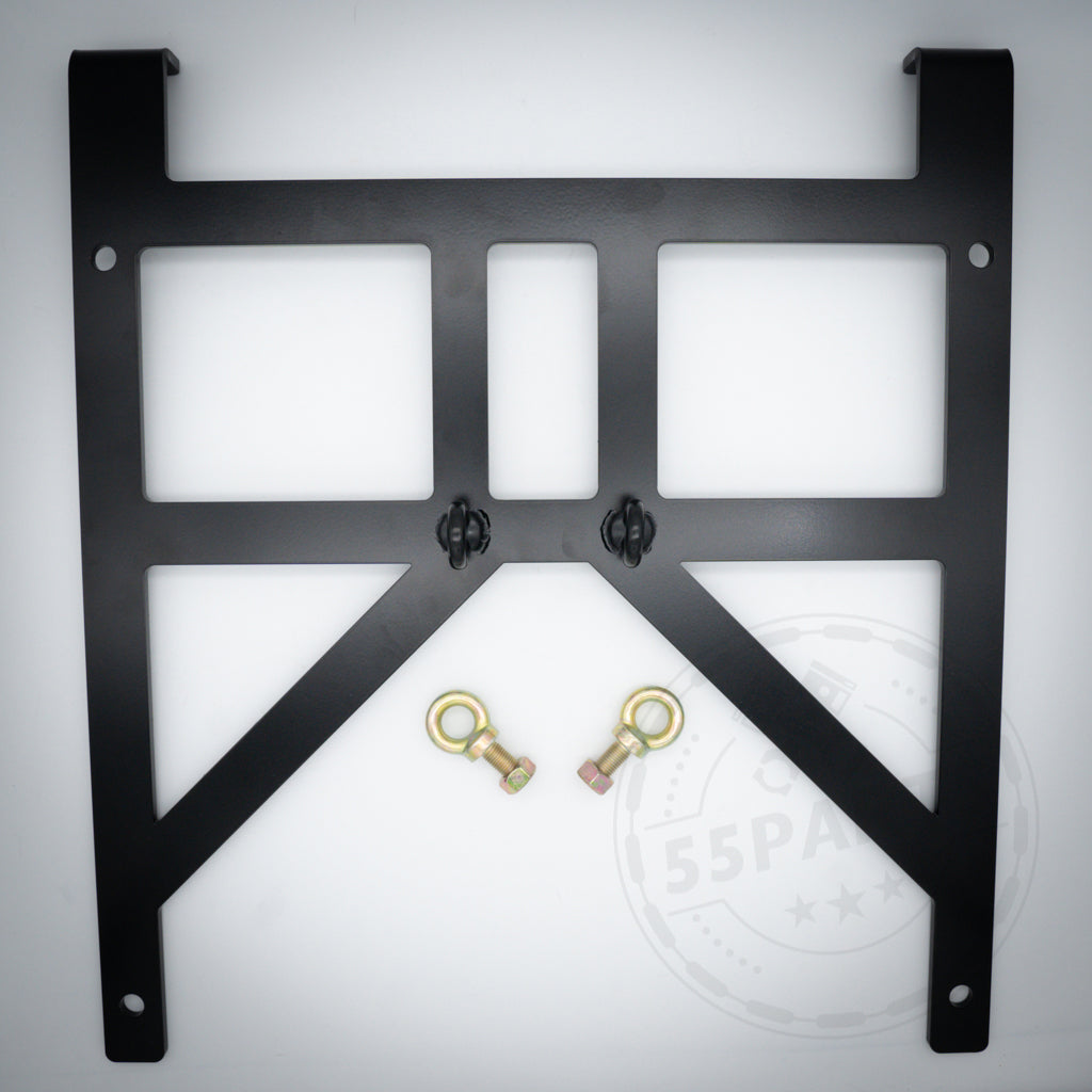 55Parts Exclusive Gurtadapter für 6 Punkt Gurte, Renngurte passend für BMW E- und F-Serie: Schwarzer Halter mit zwei goldenen Ösenschrauben, ideal für Schalensitze und kompatibel mit Recaro Pole Position.