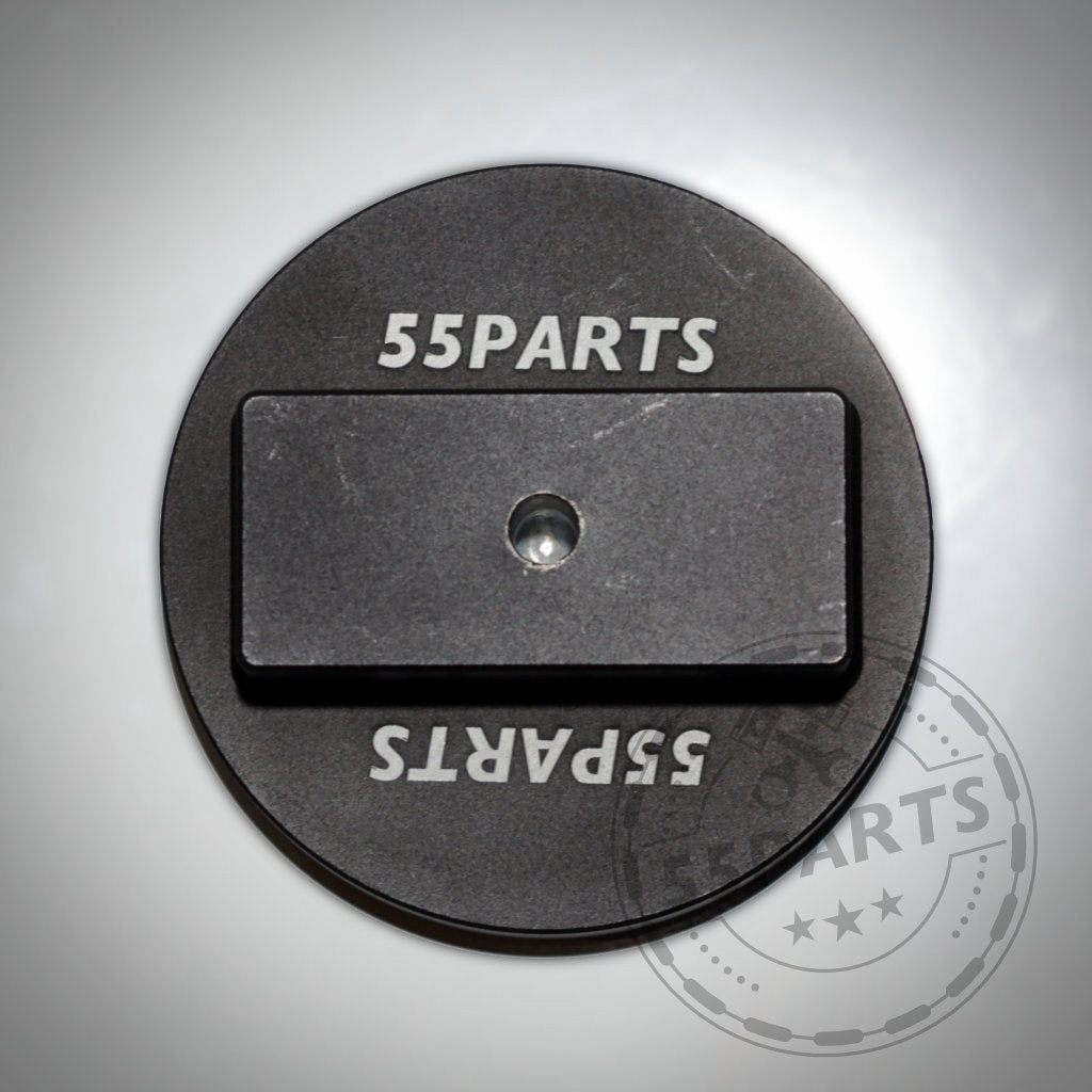 Der 55Parts Jackpad Wagenheberadapter Anhebehilfe Aufbockhilfe, eine runde schwarze CNC-gefräste Metallplatte mit einem zentralen Loch mit der Aufschrift Wagenheberaufnahme, ist passend für BMW geeignet und auf hellem Hintergrund abgebildet.