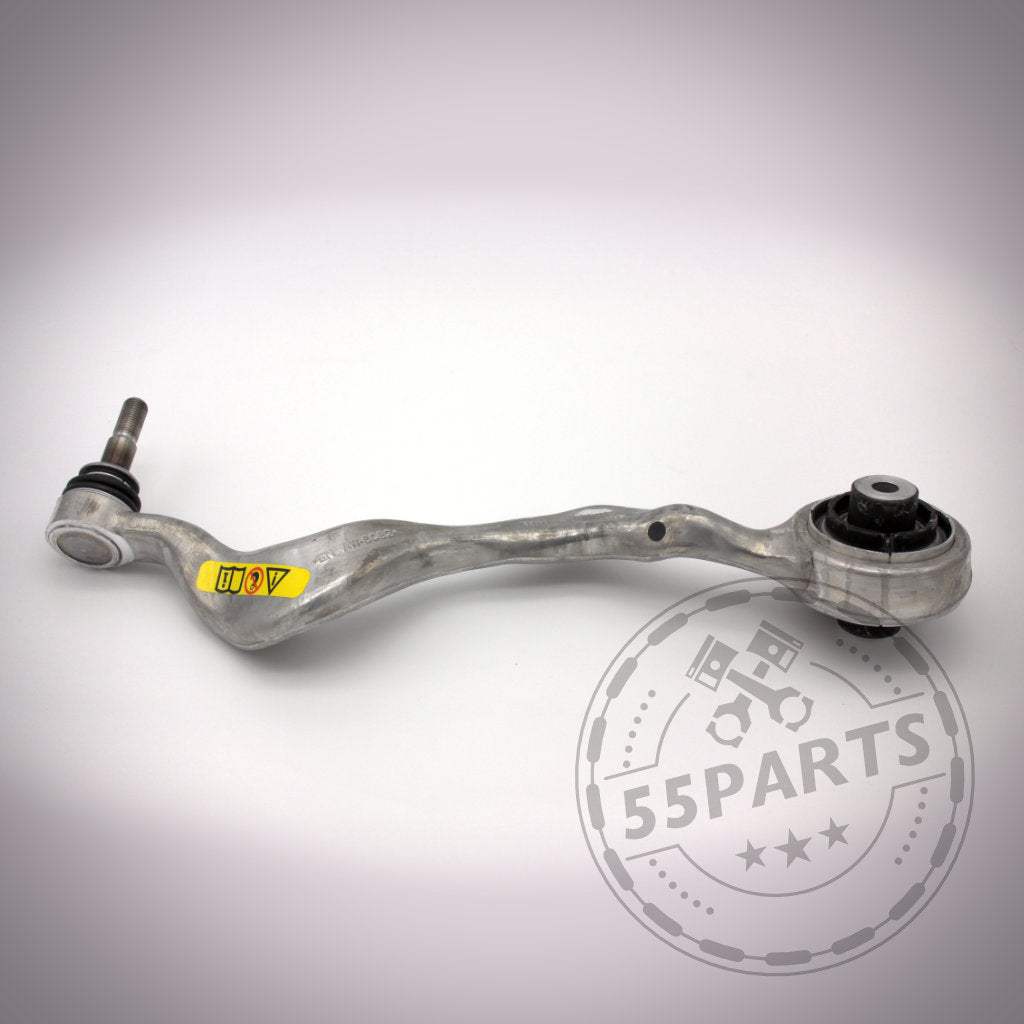 Das 55Parts M3 Fahrwerkskomponenten Komplettset mit NoFlex Bearings, Uniball Zugstrebenlager passend für BMW 1er E8x & 3er E9x, ideal für Fahrwerk-Modifikationen, abgebildet auf weißem Hintergrund mit 55Parts Wasserzeichen.