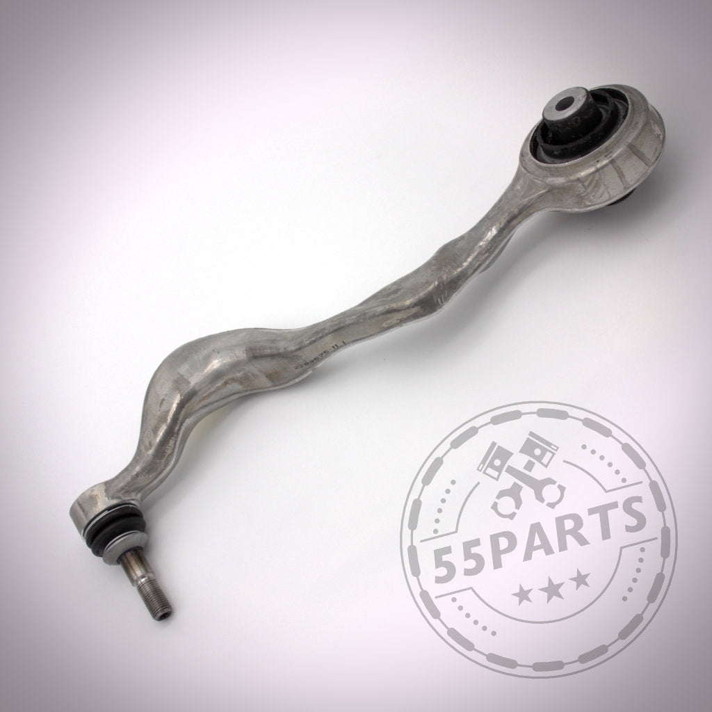 Das 55Parts M3 Fahrwerkskomponenten Komplettset mit NoFlex-Lagern, inklusive Uniball Zugstrebenlager passend für BMW 1er E8x und 3er E9x, ist auf weißem Hintergrund mit dem 55Parts-Logo abgebildet.