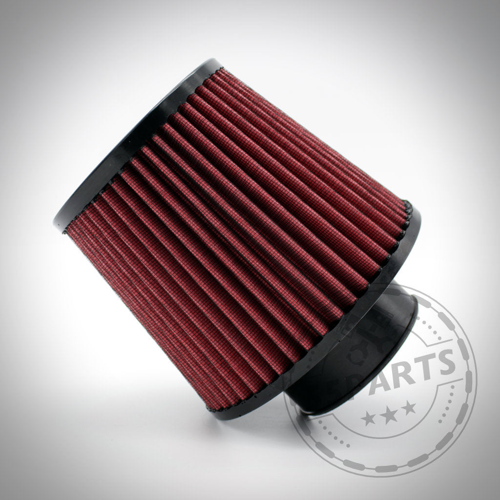 Roter Doppelkegel-Offene-Luftfilter, entwickelt für die Modelle BMW 135i, 1er M Coupé und 335i(x) N54, mit einer schwarzen Gummibasis auf weißem Hintergrund.