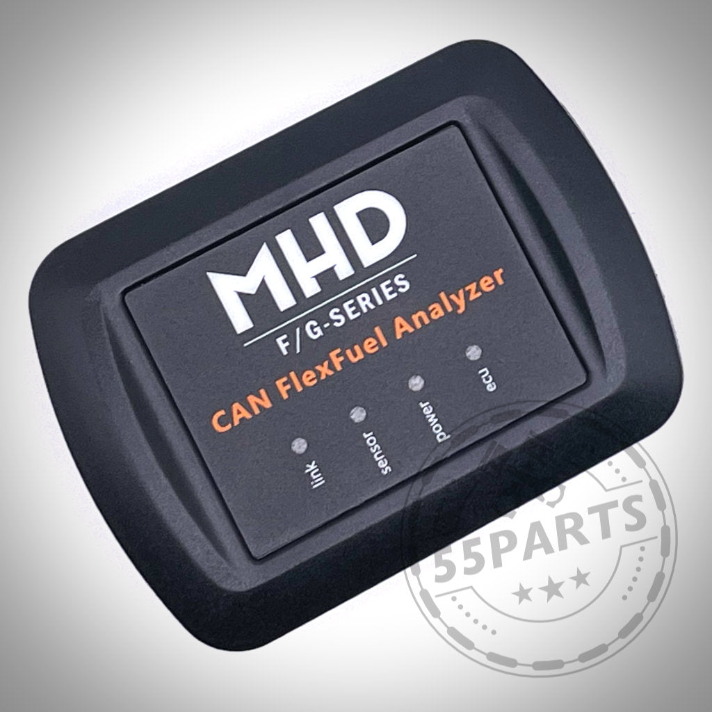 Exklusiv bei 55Parts: Das Schnellinstallationskit MHD CAN Flex Fuel Analyzer (ECA Ethanol Content Analyzer) von MHD Tuning verfügt über Kontrollleuchten und ein 55Parts-Logo und ermöglicht eine präzise Ethanolmessung zur Optimierung der Verbrennung und Leistungssteigerung.