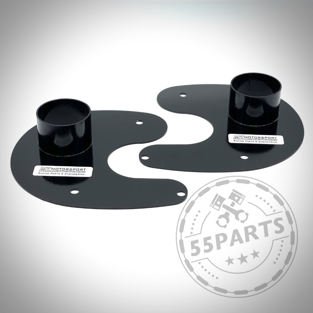 Zwei schwarze 55Parts Ankerbleche für Bremsbelüftung, passend für fast alle BMW Modelle und Serienbremsen, sind auf weißem Hintergrund abgebildet.