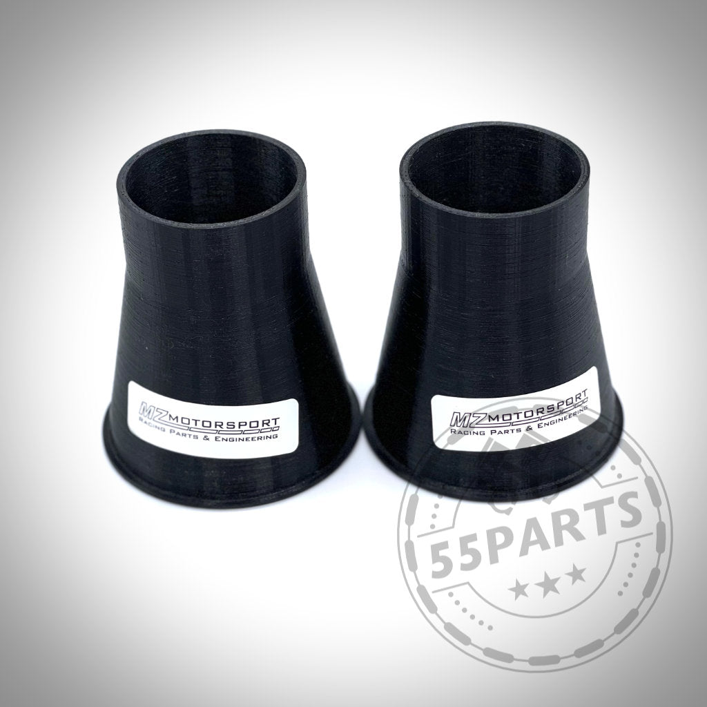 Zwei schwarze Ansaugtrichter aus Kunststoff mit der Aufschrift „55Parts“, Teil des exklusiven Bremsbelüftungssets für den BMW 3er E9x mit M-Paket, abgebildet auf weißem Hintergrund mit einem 55Parts-Logo.