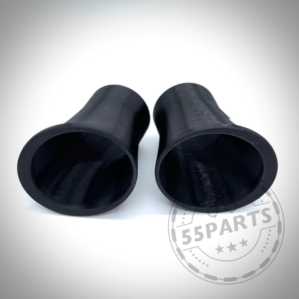 Zwei schwarze trichterförmige Kunststoffobjekte auf weißem Hintergrund: 55Parts Bremsbelüftungsset passend für BMW 3er E9x mit M Paket, exklusiv – ideal für deine Rennstrecke oder Modellpflege.