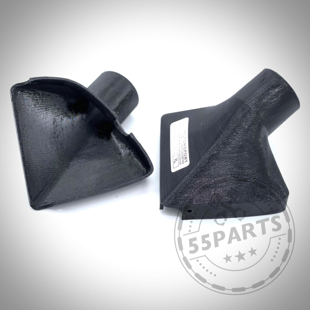 Zwei schwarze trichterförmige 55Parts Kunststoffkanäle mit seitlichem Etikett – perfekt als Bremsbelüftungsset passend für BMW M3/M4 F80, F82, F8x S55 oder Rennstrecken-Setups.