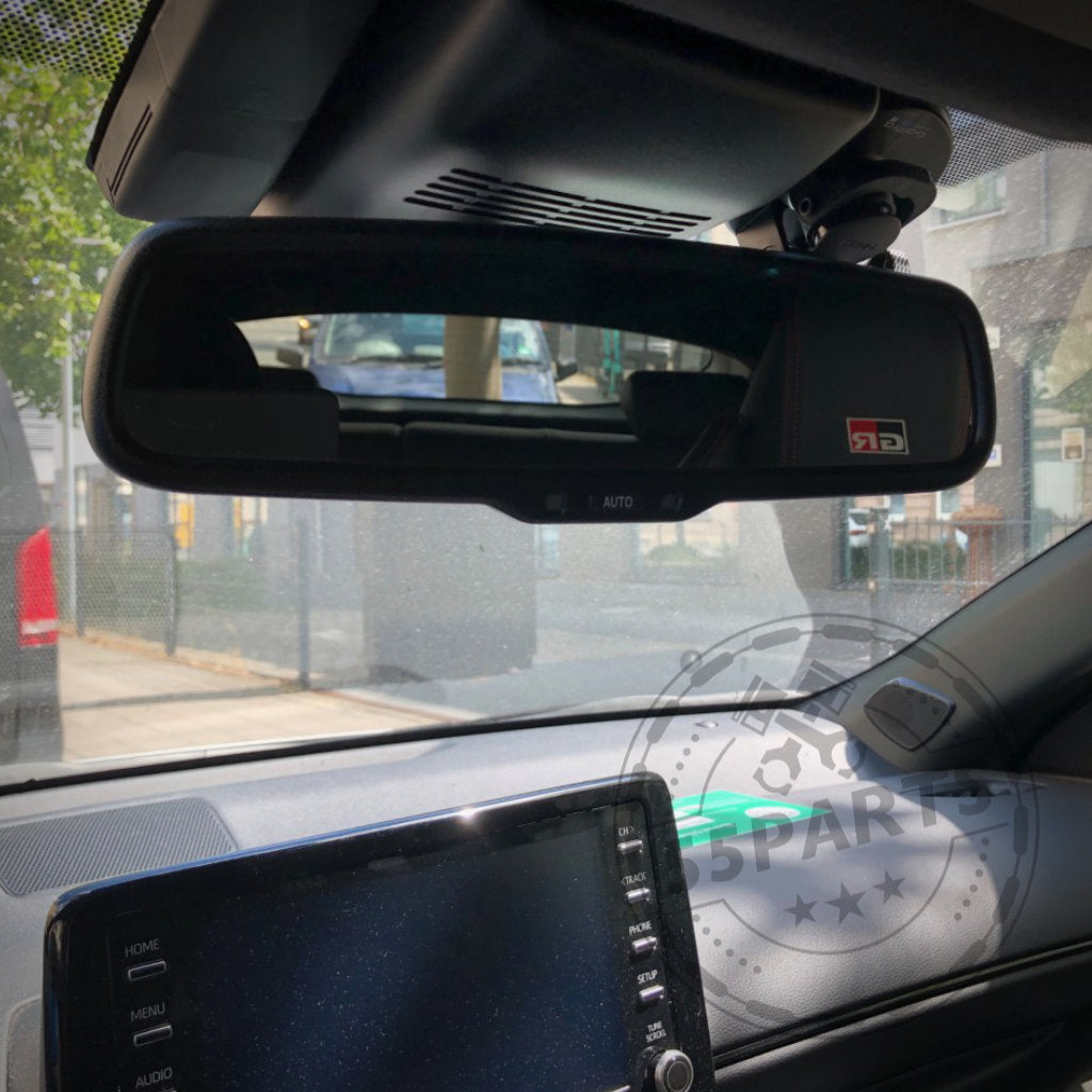 Der CNC gefräste Mirror Riser, passend für Toyota Yaris GR, sorgt für bessere Sicht auf Straße und geparkte Fahrzeuge durch das Heckfenster!.