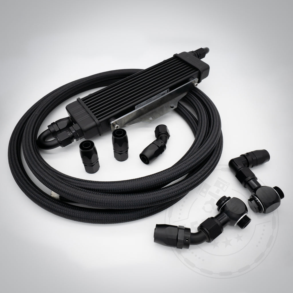 Stage 1 Zusatz „Plug and Play“ Ölkühlerkit mit Schlauch, Anschlüssen, rechteckigem Bauteil und Montageplatte – passend für BMW 135i, 1er M Coupe, 335i(x) N54/N55 Kühlsysteme auf der Rennstrecke.