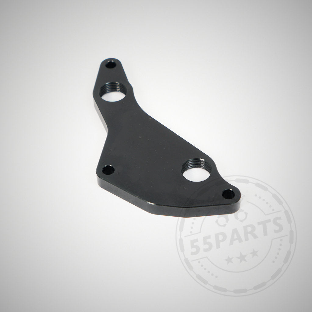 Schwarze CNC-Thermostat-Löschplatte, passend für BMW 135i, 1er M Coupe und 335i(x) N54/N55. Gezeigt auf hellem Hintergrund mit Wasserzeichen. Ideal für Ihre Kühlsystem-Modifikation.