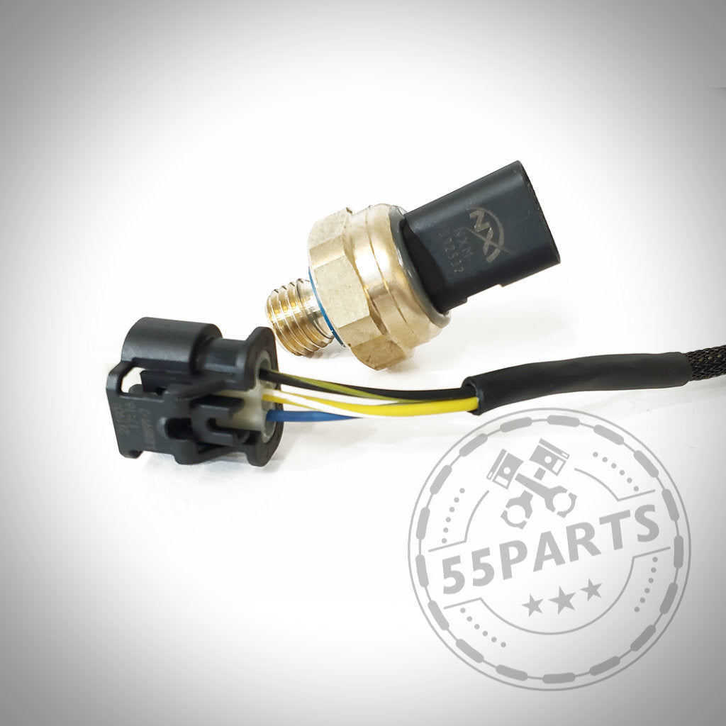 Eine Nahaufnahme eines Nexsys Motorsport Öldrucksensor-Kits passend für BMW 135i, 335i, 535i und Z4 mit N54-Motor. Stecker und Kabel sind zu sehen. Mit Wasserzeichen des Nexsys Motorsport-Logos – ideal für Hochleistungsanwendungen.