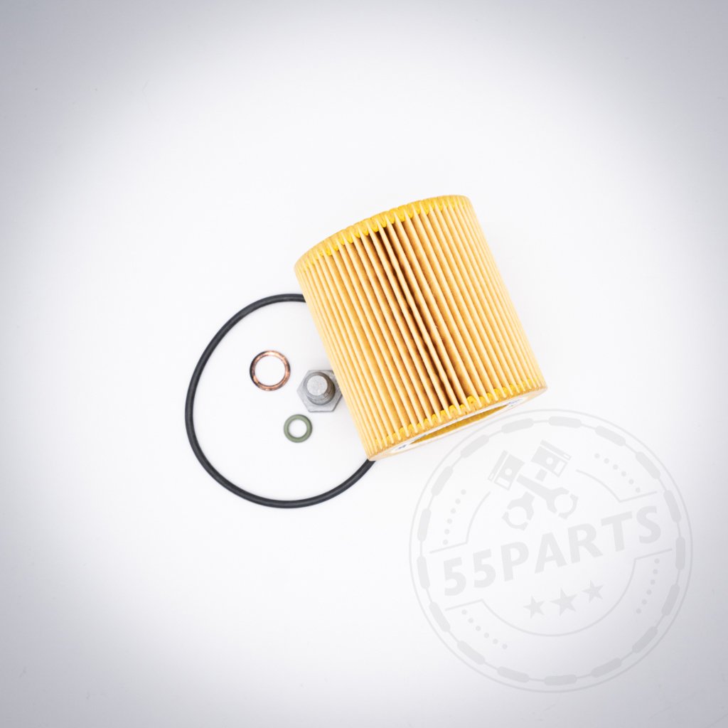 Ölwechsel Set passend für BMW N55 N54 B58 S55 (E-, F- und G Serie) von 55Teile: Gelber Ölfilter mit O-Ring, Dichtungen und Mutter auf weißem Hintergrund. 55Parts Logo als Wasserzeichen.