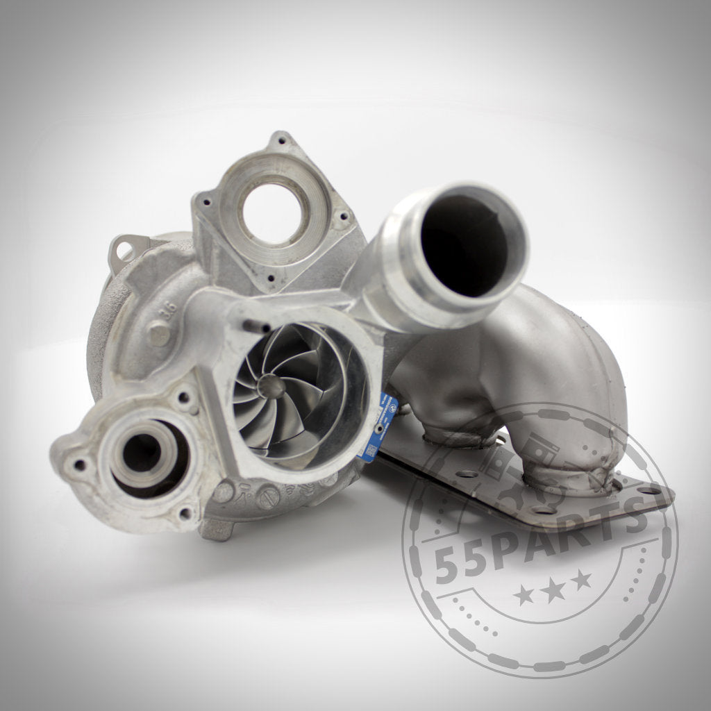 Der Pure Turbos Pure Stage 2 Upgrade-Turbolader, passend für BMW (M)135i, M235i, 335i(x), 435i(x) N55, verfügt über sichtbare Turbinenschaufeln und ein silbernes Finish – perfekt für Ihr nächstes BMW-Turbo-Upgrade.