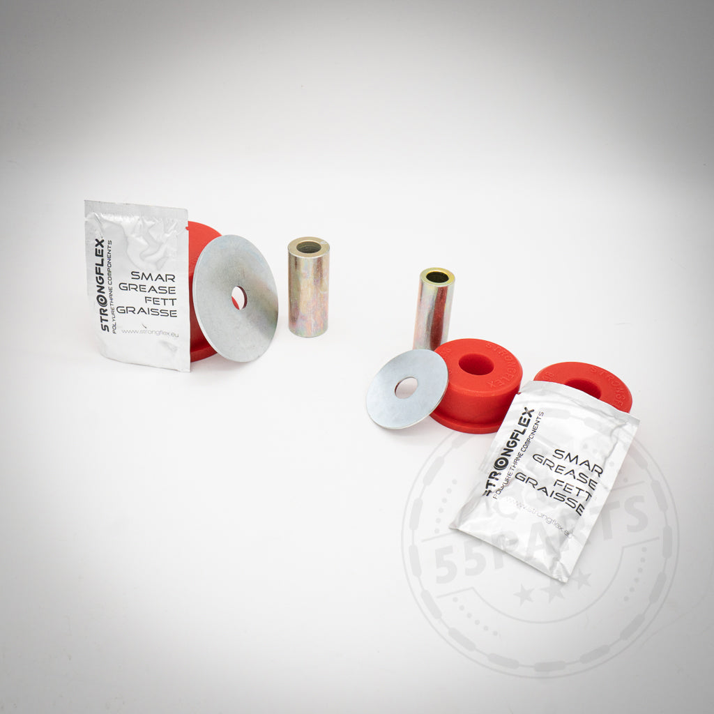 Der 55Parts PU-Polyurethan-Differentiallager-Diff-Aufhängungssatz, kompatibel mit BMW 1er E8x und 3er E9x, umfasst rote Buchsen, Metallscheiben, Hülsen und Fettpakete, angeordnet auf weißem Hintergrund.