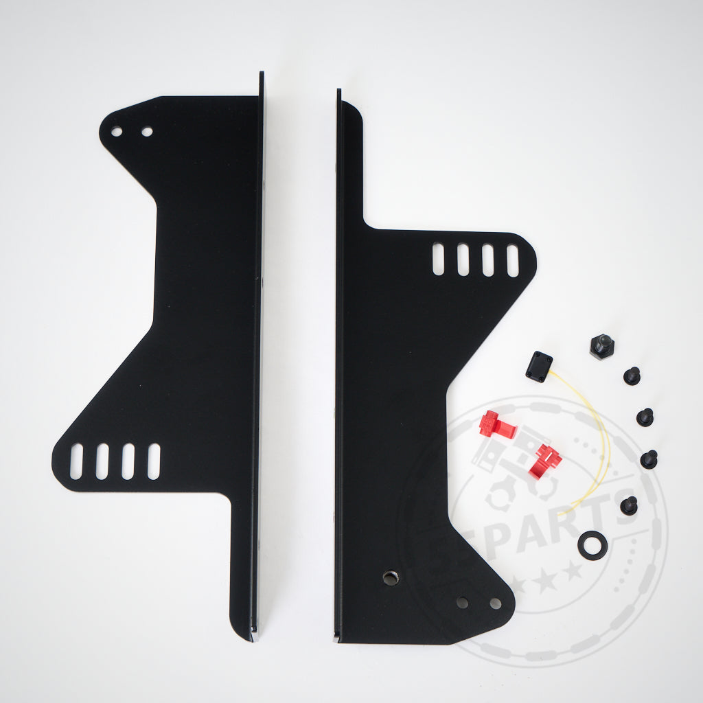 Zwei schwarze Metallhalterungen und Hardware auf weißem Hintergrund – 55Parts Exklusiver Stahl-Seitenadapter für Originalschienen, passend für Recaro Pole Position-Sitze im Toyota Yaris GR, perfekt für sichere Installation und verbessertes Fahrgefühl.