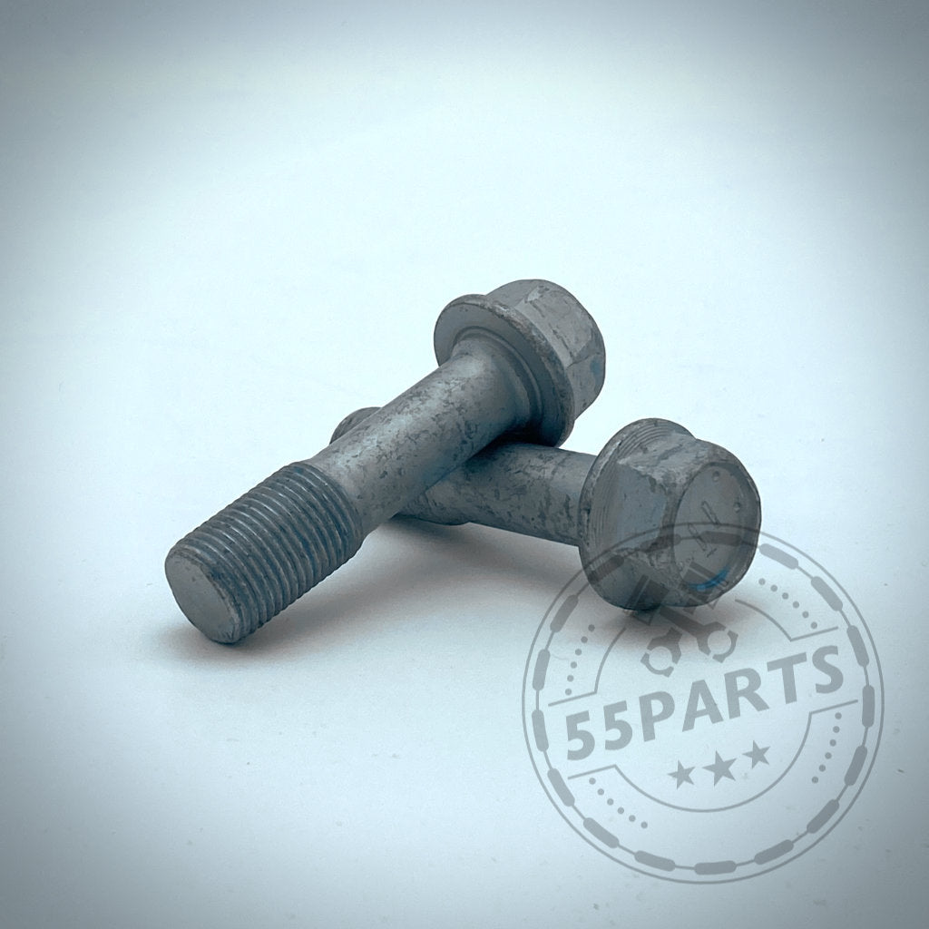 Zwei originale Toyota Sturzverstellschrauben für erhöhten Sturz. Mit Sechskantkopf und Gewinde. Abgebildet auf weißer Fläche mit 55Parts-Logo. Passend für die Fahrwerksverstellung des Toyota Yaris GR.