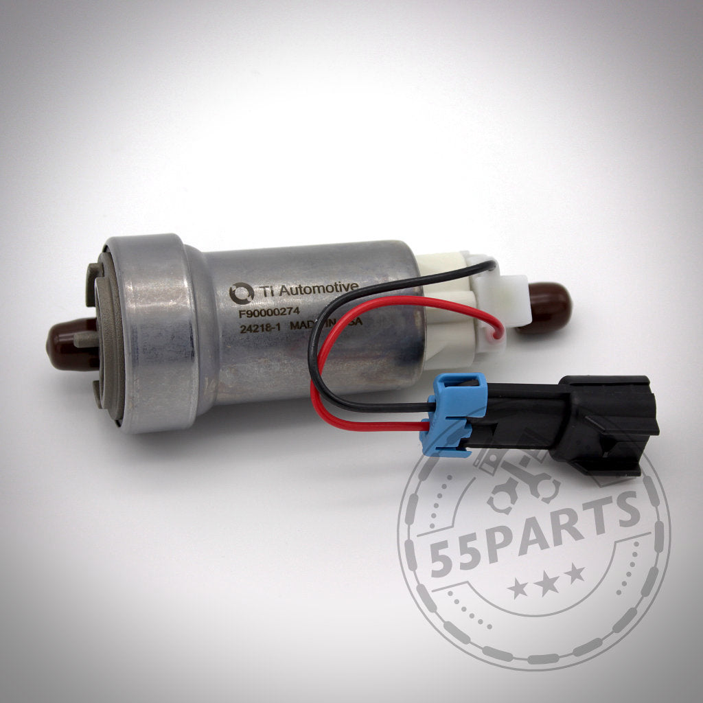 Walbro Benzinpumpe 450/455 F90000274, passend für BMW 135i, 1er M Coupe, 335i(x) N54/N55, mit Kabelbaum und Stecker, abgebildet auf weißem Hintergrund.