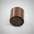 Der 55Parts Special Universeller 200 Zellen Euro 5 Katalysator (100x100mm, zB N54 Downpipes), schräg auf hellem Hintergrund dargestellt, verfügt über einen zylindrischen Wabenfilter aus Metall für Abgasanlagen.
