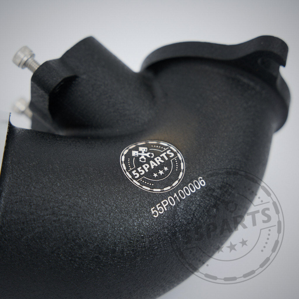 55Parts High Flow Turbo Inlet Reinluftrohr für BMW G87 M2, G80/G81 M3, G82/G83 M4 S58 mit 55PARTS Logo und Code 55P0100006 auf dem Bogen. Inklusive Teilegutachten zur Qualitätssicherung.