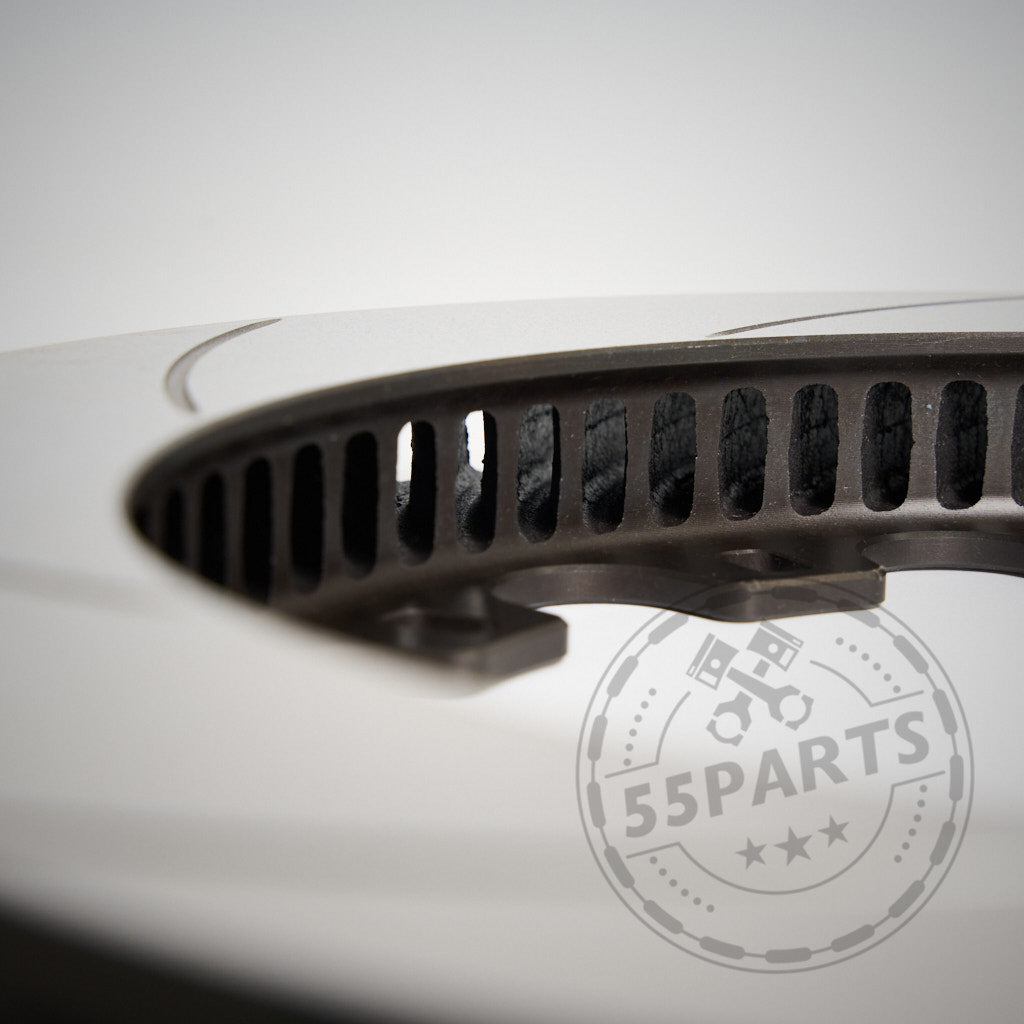 Nahaufnahme einer belüfteten Bremsscheibe, AP Racing 378 x 36 mm CP5772-2068/69 Reibringe, mit dem 55Parts-Wasserzeichen in der unteren rechten Ecke.