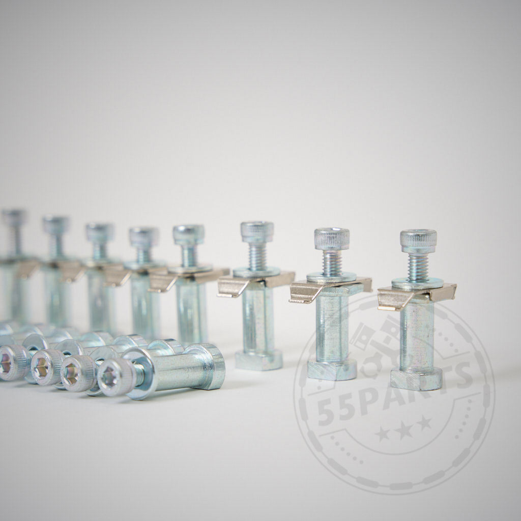 Zwölf 55Parts Schraubensatz, Bobbin Kit passend für Brembo Bremsscheibe (355x32), samt Muttern, in zwei Reihen auf hellem Hintergrund mit 55Partsm Wasserzeichen – perfekt für den Big Brake Kit Einbau.