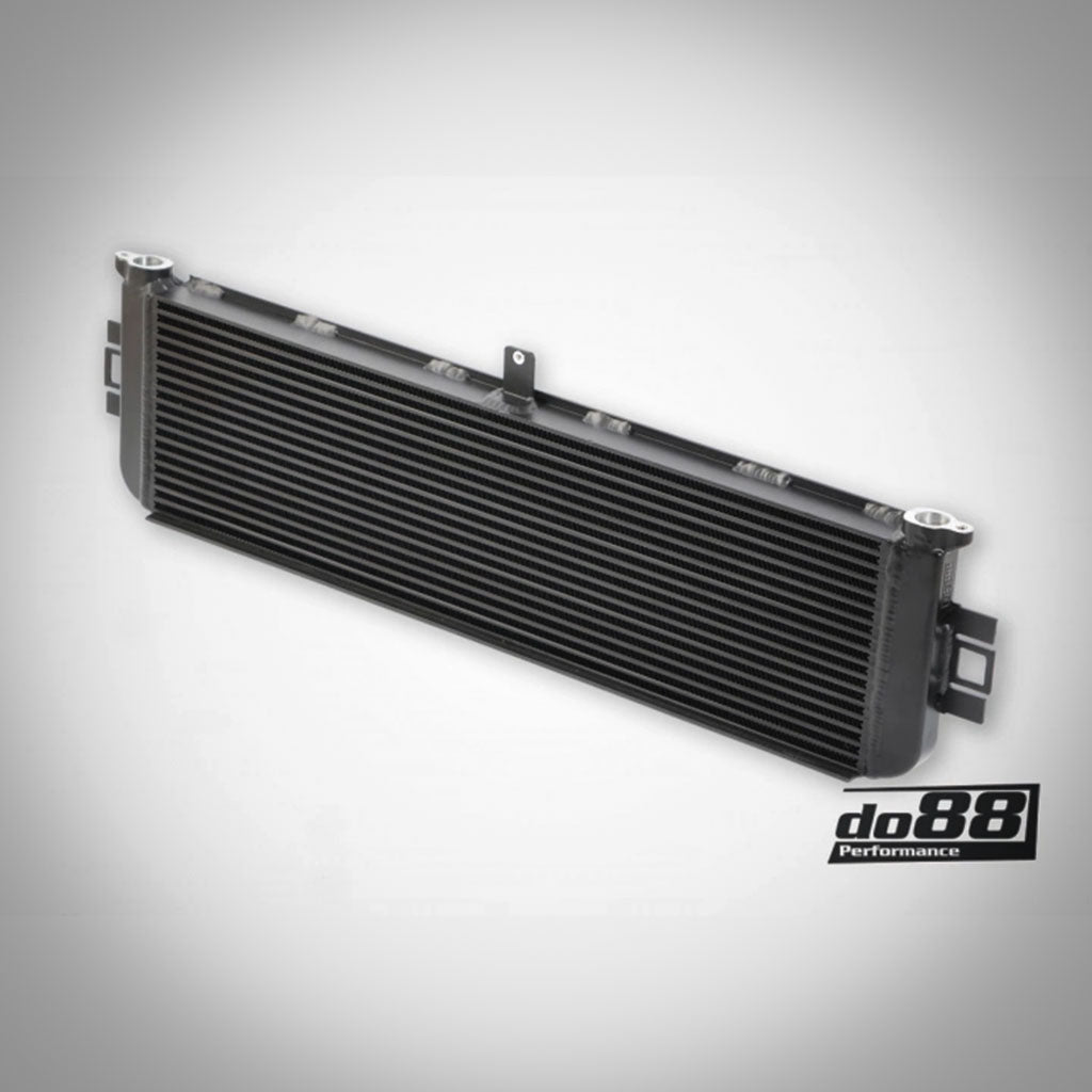 Rechteckiger do88 Performance Motorölkühler mit Lamellen und Endtanks, entwickelt zur Verbesserung der Kühlung, passend für BMW G87 M2, G80/G81 M3, G82/G83 M4 S58.