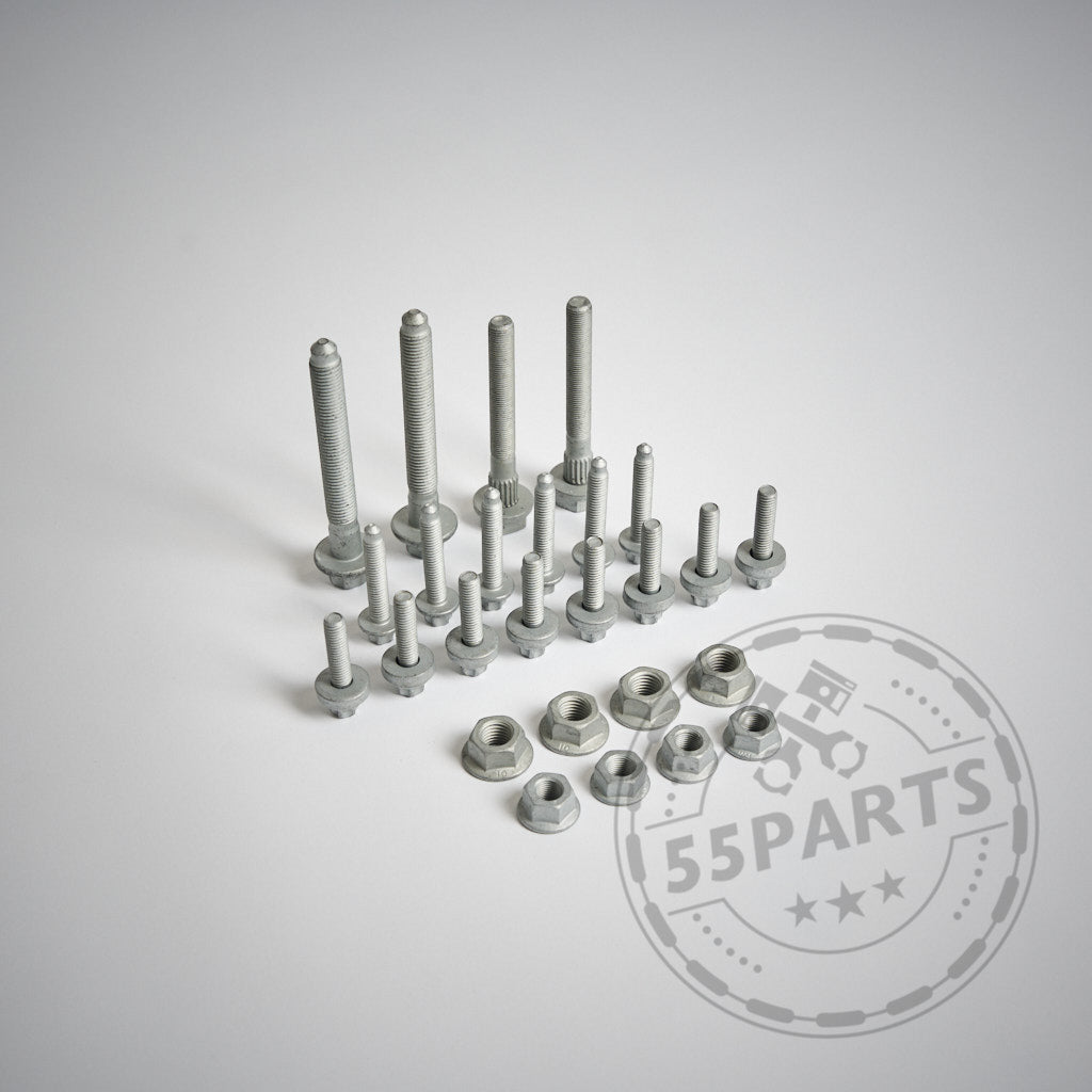 Verschiedene silberne Schrauben und Muttern aus dem 55Parts Einbauset passend für NoFlex Zugstreben BMW M2, M3, M4 F-Serie (F8x), in Reihen angeordnet auf weißem Hintergrund mit einem 55Parts-Wasserzeichen.