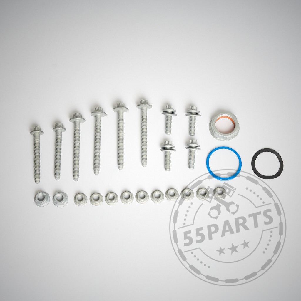 Verschiedene Metallschrauben, Muttern und Unterlegscheiben aus dem 55Parts Einbauset Schraubenset für Tonnenlager passend für BMW 1er, 2er, 3er, 4er, Z4 (G29) und Supra (A90) werden auf einer weißen Fläche mit dem BMW Einbauanleitung-Logo in der Ecke angezeigt.