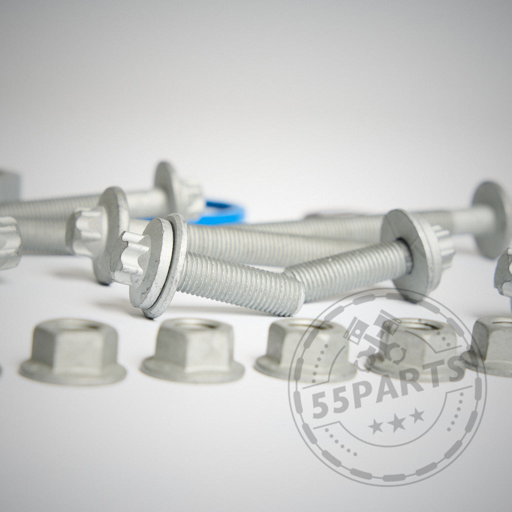 Nahaufnahme des 55Parts Einbausets Schraubenset für Tonnenlager, kompatibel mit BMW 1er, 2er, 3er, 4er (E8x–F3x), Z4 (G29), Supra (A90), mit silbernen Schrauben und Muttern auf weißem Hintergrund und einem sichtbaren 55Parts-Wasserzeichen.