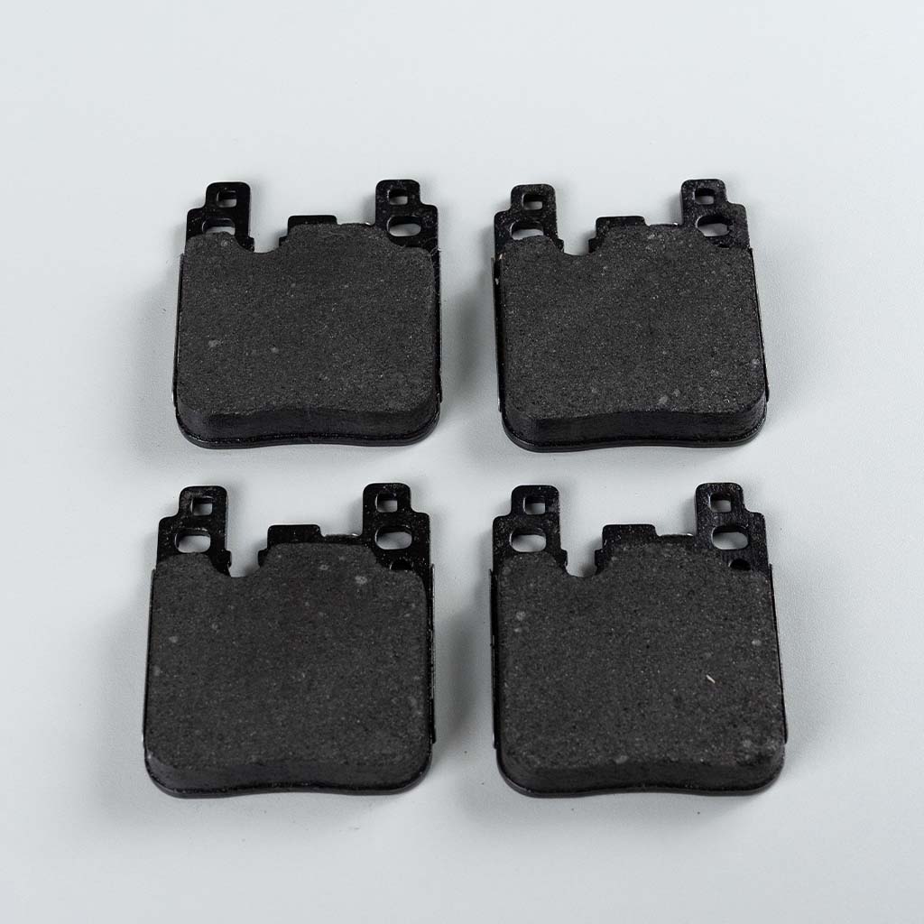 Ferodo Bremsbeläge 4-Kolben Anlage (ohne Ceramic) passend für BMW M135i/40i, M235i/40i, 335i/40i, 435i/40i, M2, M3 und M4 (F-Serie)